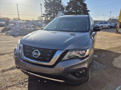 2018 Nissan Pathfinder Midnight Edition