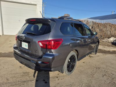 2018 Nissan Pathfinder Midnight Edition