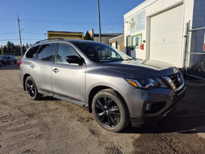 2018 Nissan Pathfinder Midnight Edition