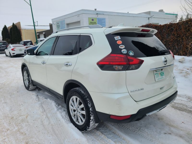 2017 Nissan Rogue SV - 89,000KM