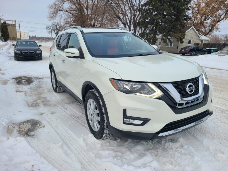 2017 Nissan Rogue SV - 89,000KM