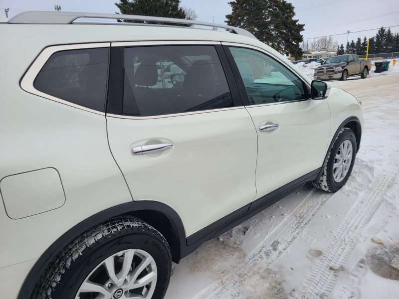 2017 Nissan Rogue SV - 89,000KM